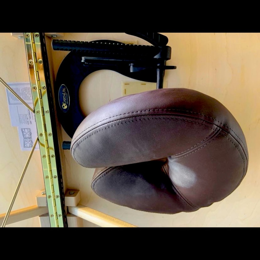 Massage Table - Picture 4 of 8